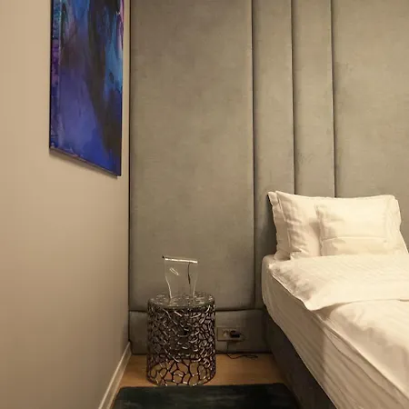 Shades Of Grey 124 - Cloud9 - Pipera - Floreasca - Barbu Vacarescu Area Boekarest